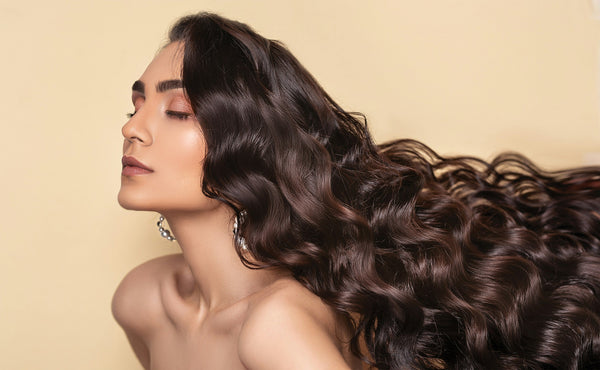 Volles Haar durch Vitamine? Was Biotin & Co. wirklich bewirken